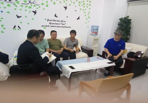 2019.4.8下昼在石屏移动对驾驶员举行清静培训